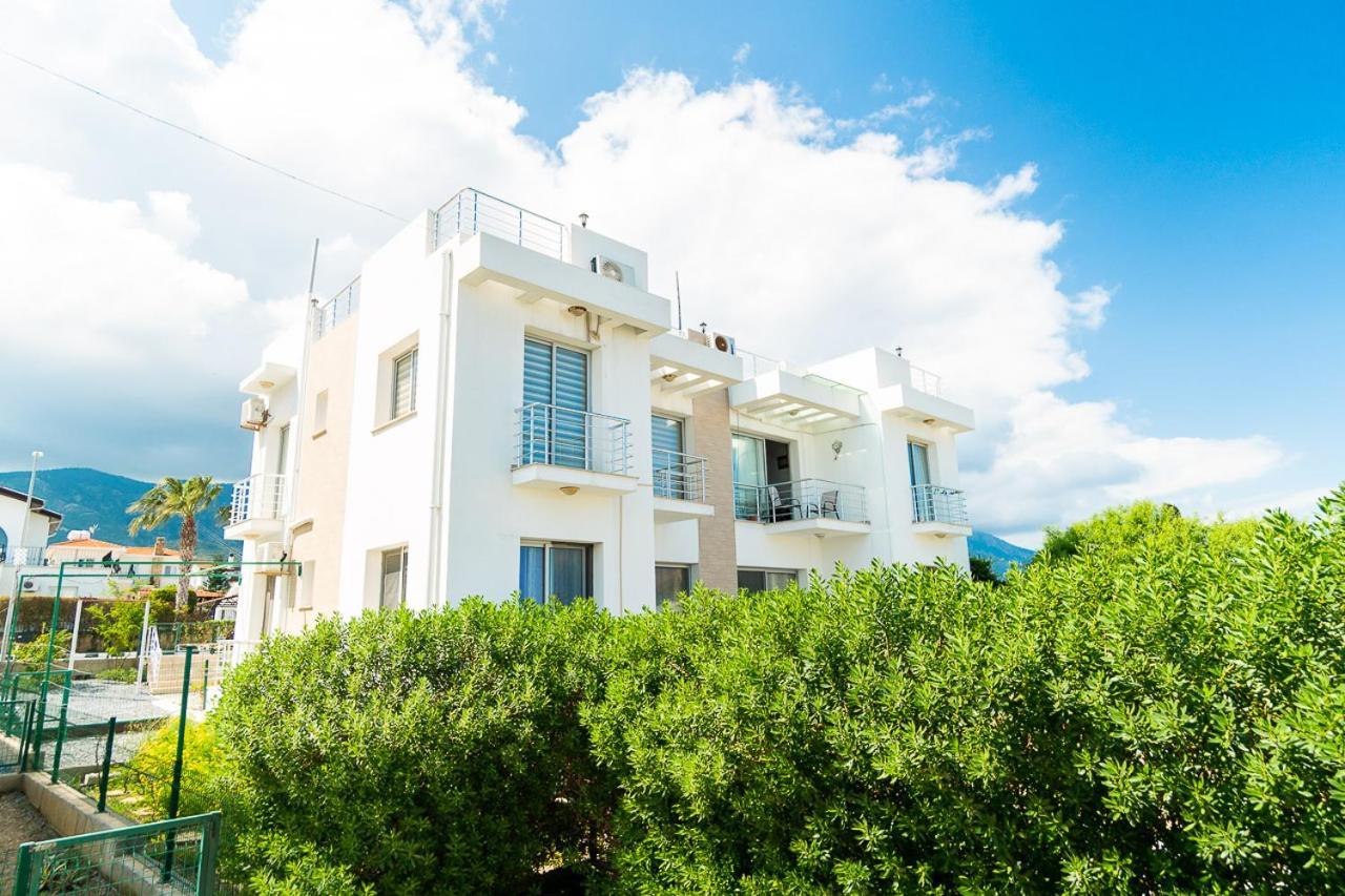 Luxury Two-Bedroom Apartment In Amazing Place Lukomorye C4 Karavas  Экстерьер фото