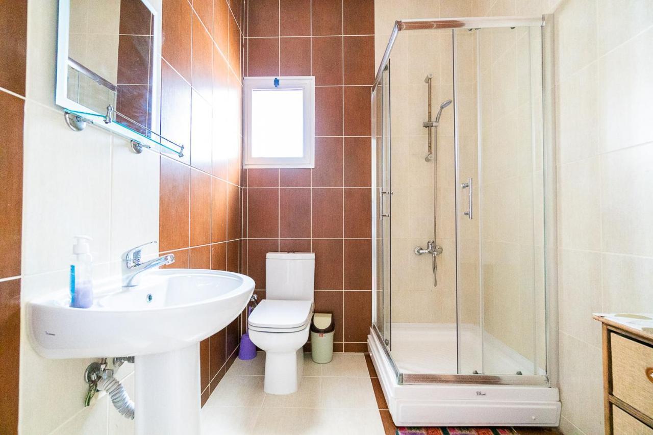 Luxury Two-Bedroom Apartment In Amazing Place Lukomorye C4 Karavas  Экстерьер фото